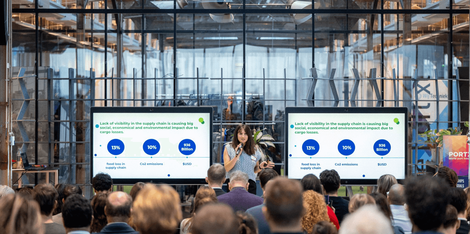 Elisa Alonso, Northern Europe Lead at CLCircular pitching at PortXL event